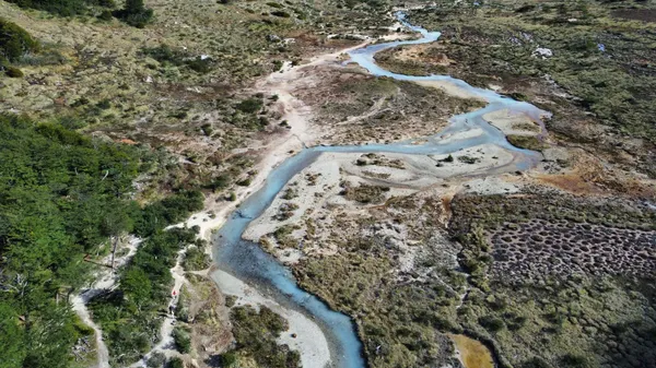 Turquoise Laguna Esmeralda from above, Patagonian mountains