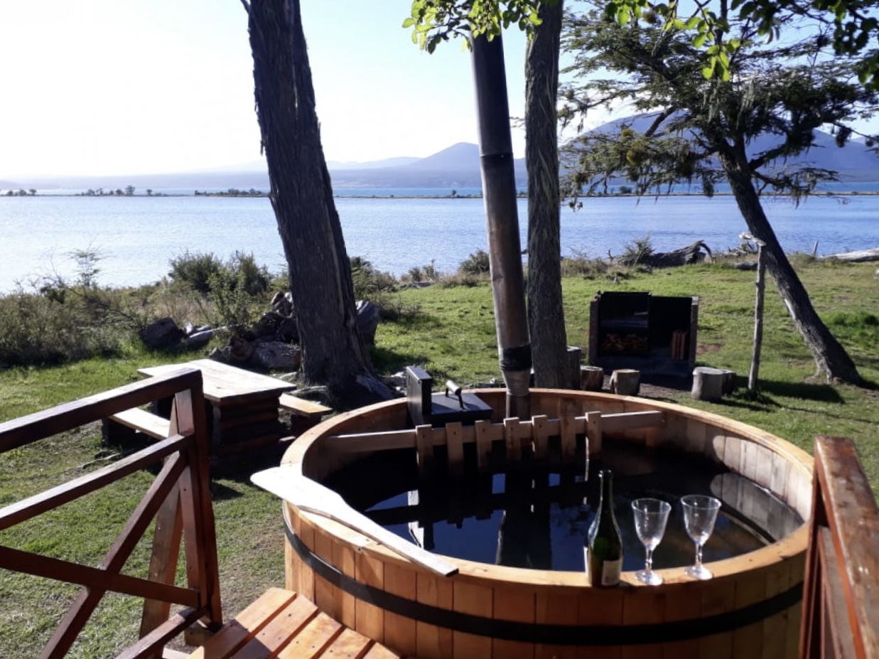 Hot thermal pools overlooking Lake Fañano, Tierra del Fuego